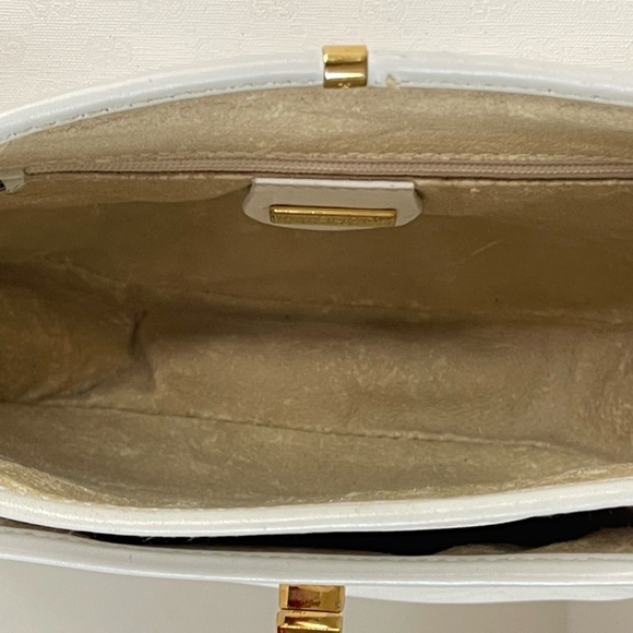 Gucci GG Supreme Vintage White Leather Canvas Crossbody Bag - Picture 11 of 15